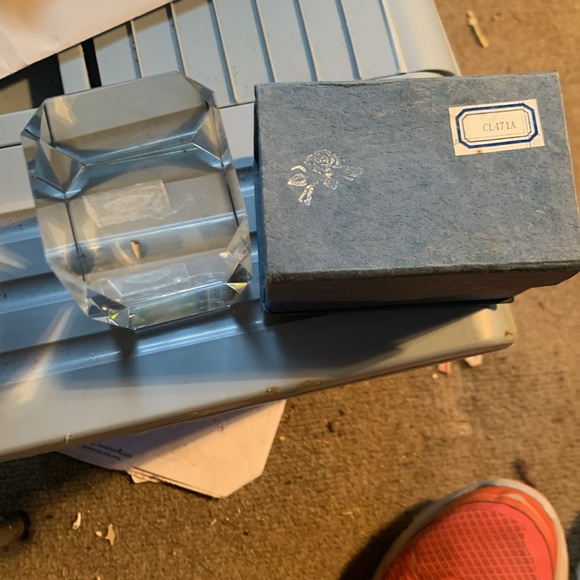 Crystal paper weight - Picture 3 of 5